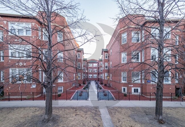 Building Photo - 4433 N Wolcott Ave
