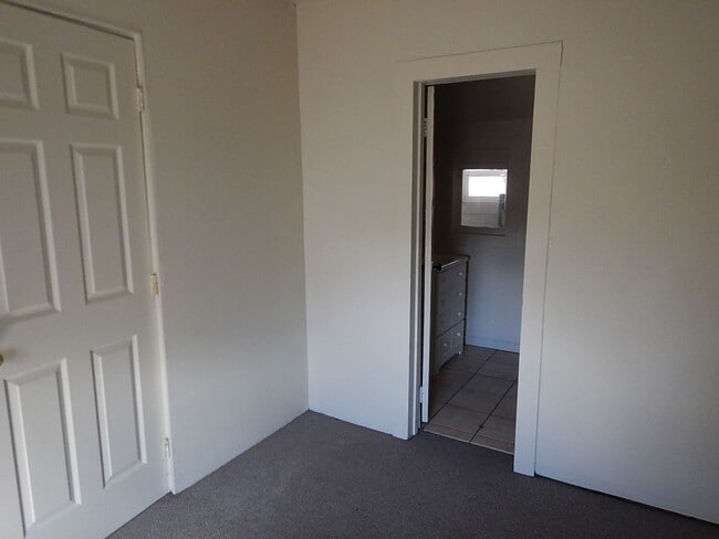 Building Photo - 0495