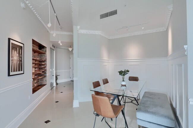 Foto del edificio - 300 S Australian Ave