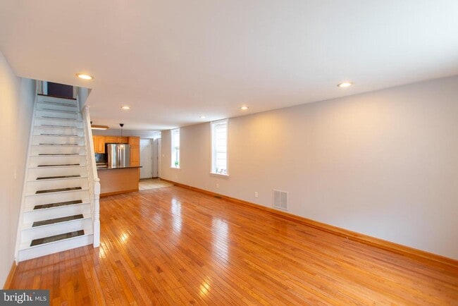Building Photo - 152 Tree St