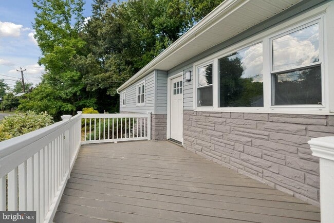 Building Photo - 501 Bloomfield Dr