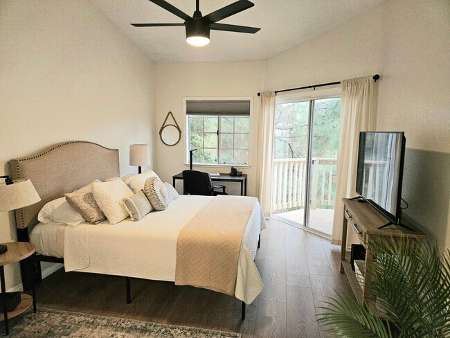 Building Photo - 631 Oak Run Trl