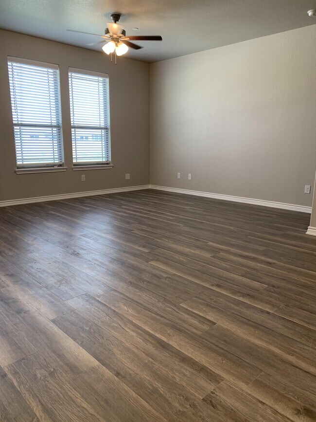 Foto del edificio - 7611 Stonehollow