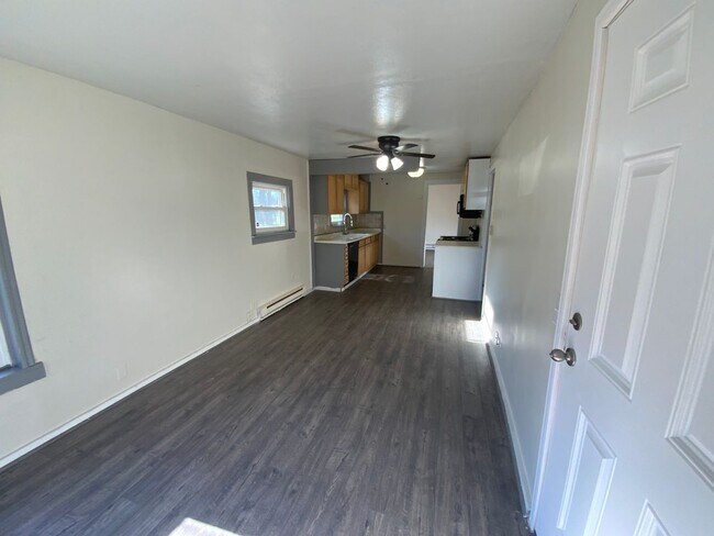 Foto del edificio - ***JUST REDUCED!!!*** 1 Bed Room With offi...