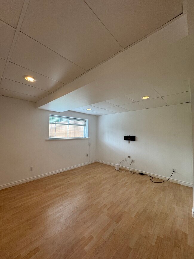 Building Photo - 1410 Lynwood Av