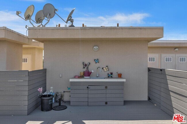 Foto del edificio - 1450 S Beverly Dr