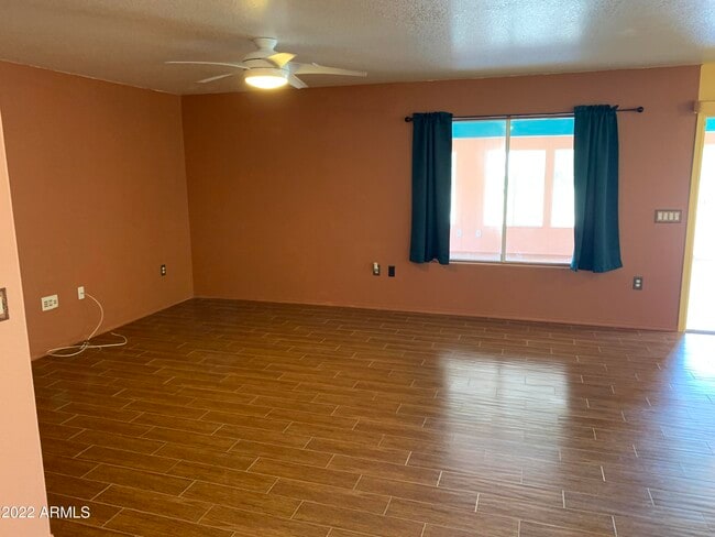 Building Photo - 2741 Glengarry Way