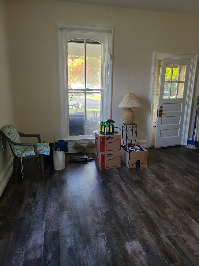 Building Photo - 116 S 6th St