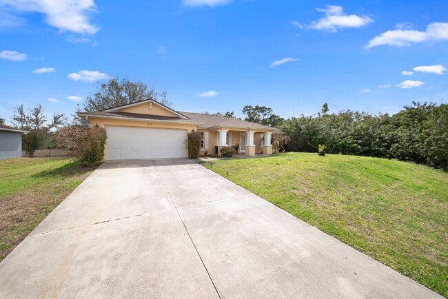 Building Photo - Beautiful 3 bedrooms 2 bathrooms single family home in Lehigh Acres