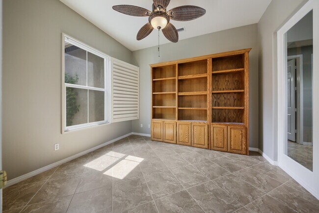 Foto del edificio - 13 Loch Ness Lake Ct