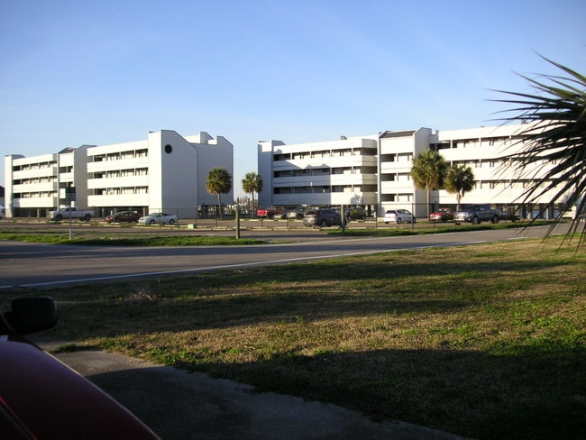 pleasure island pool