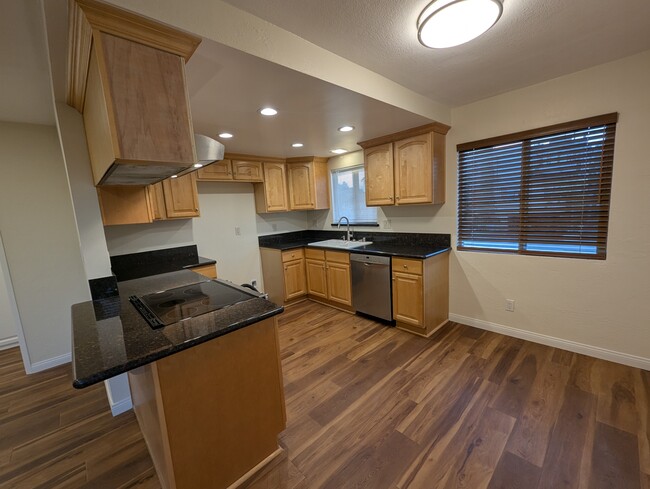 Dining/kitchen - 126 S Helberta Ave