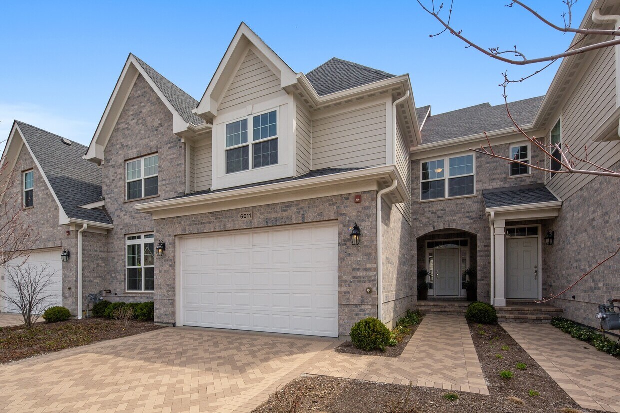 Foto principal - 6011 Flagg Creek Ln