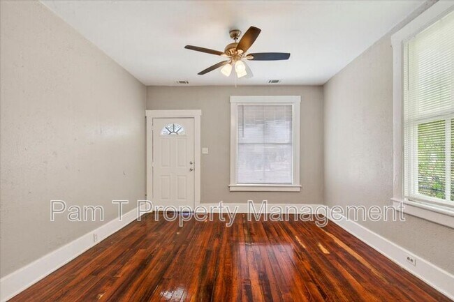 Foto del edificio - 118 W 56th St