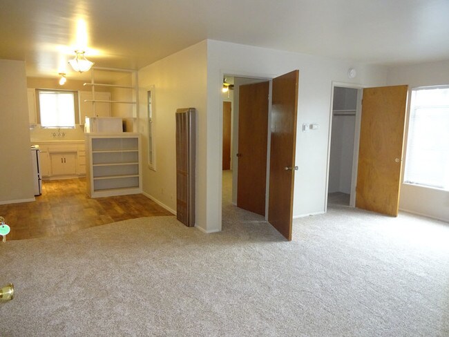 Building Photo - 5492 Carlson Dr