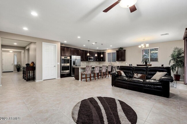 Building Photo - 7912 W Quail Track Dr