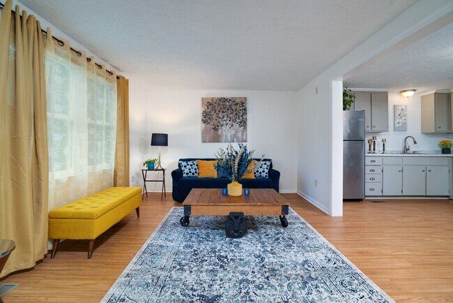 Building Photo - Settle into Style and Convenience at this ...