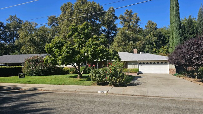 Building Photo - 1672 Park Vista Dr