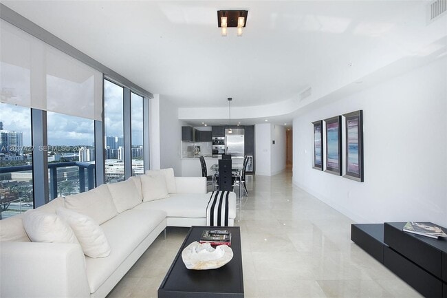 Foto del edificio - 17001 Collins Ave