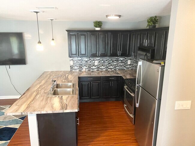 Foto del edificio - 1308 McCaskill Ave