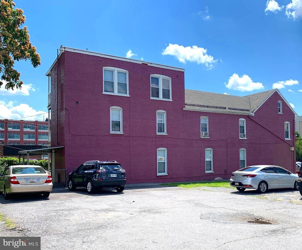 222 W Franklin St Unit 1, Hagerstown, MD 21740 Room for Rent in