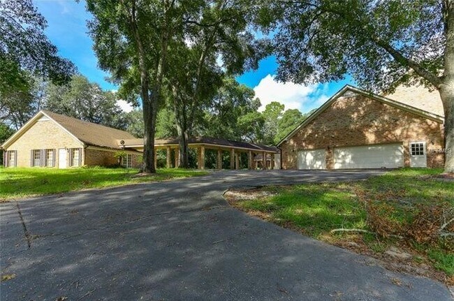 Building Photo - 8 Bedroom 9 Bath Mansion Available Now
