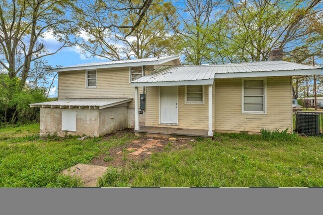 Foto del edificio - Don’t Miss This Beautifully Renovated Home...