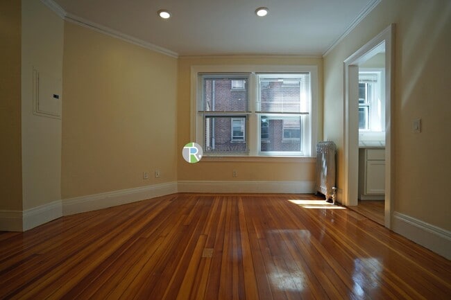 Building Photo - 10 Beals St