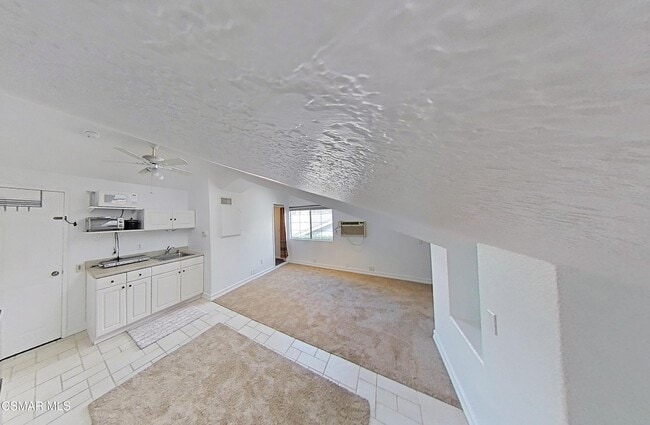 Foto del edificio - 3042 E Cumberland Ct