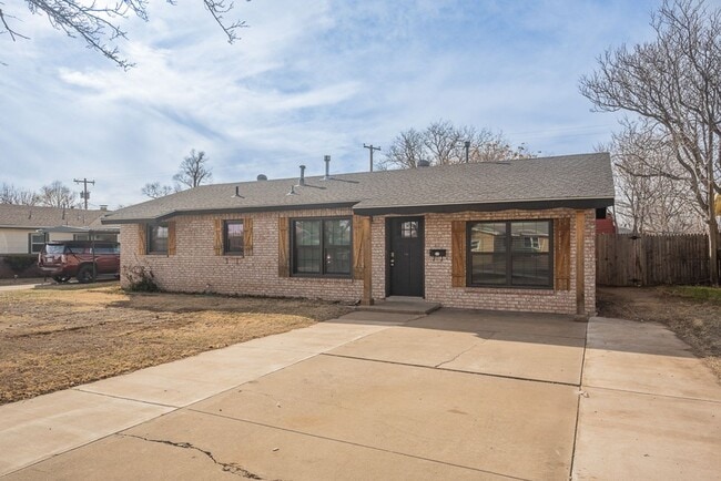 Building Photo - 2918 S Dallas St