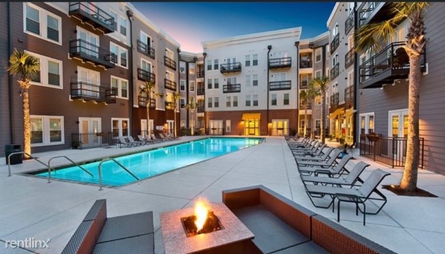 Building Photo - 2 br, 2 bath Apartment - 735 Coleman Blvd