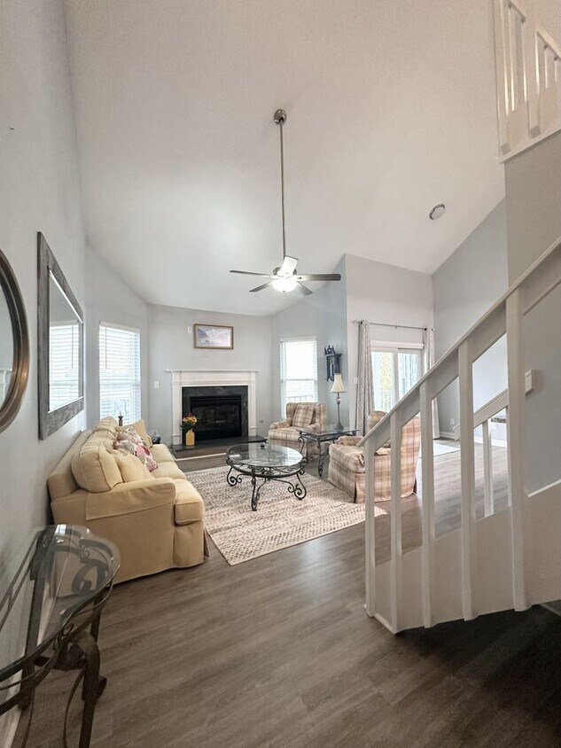 Foto principal - Spacious 4-Bedroom Beachside Condo in Gate...