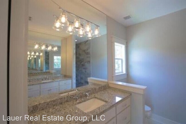 Building Photo - 3 br, 3 bath House - 224 W. 5th Ave #1