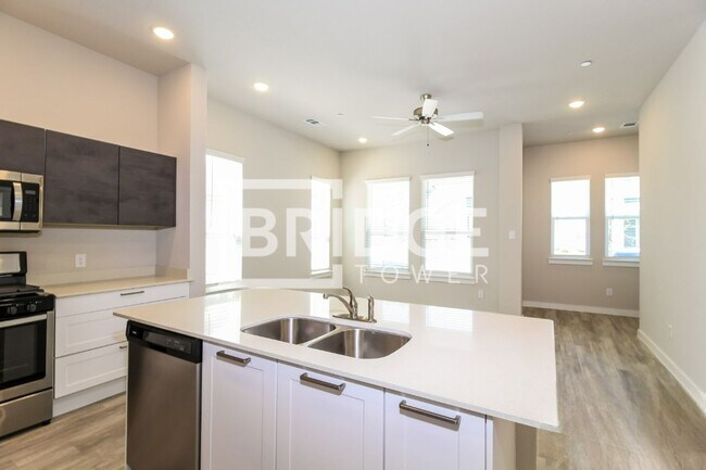 Foto del edificio - 1337 Creekbank Drive