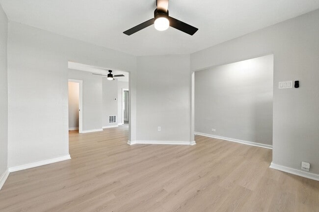 Building Photo - Fully renovated 3 bedroom home in Ambridge...