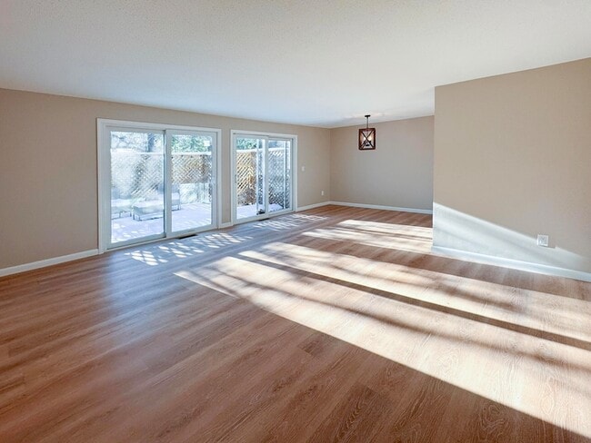 Building Photo - 225 SW Meadows