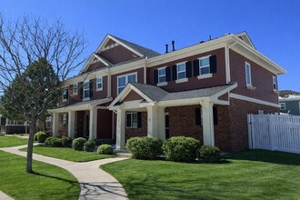 Building Photo - Beautiful 3 Bed/2.5 Bath End Unit Two-Level Townhome! Wonderful Deck off Living Room with backyar...