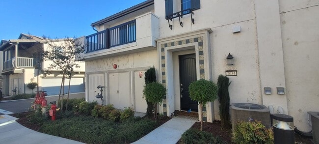 Building Photo - Beautiful condo in Eastvale
