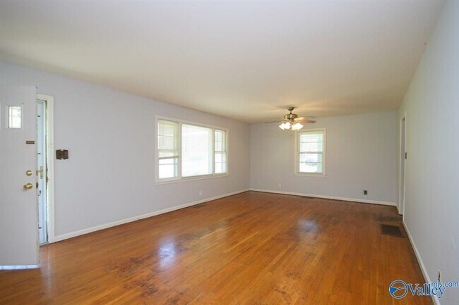Building Photo - 2803 Mallory Ave NW