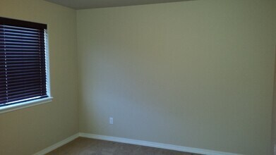 Building Photo - 9558 Desert Lily Cir