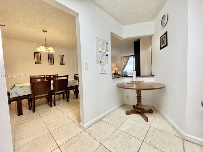 Foto del edificio - 3300 NE 191st St