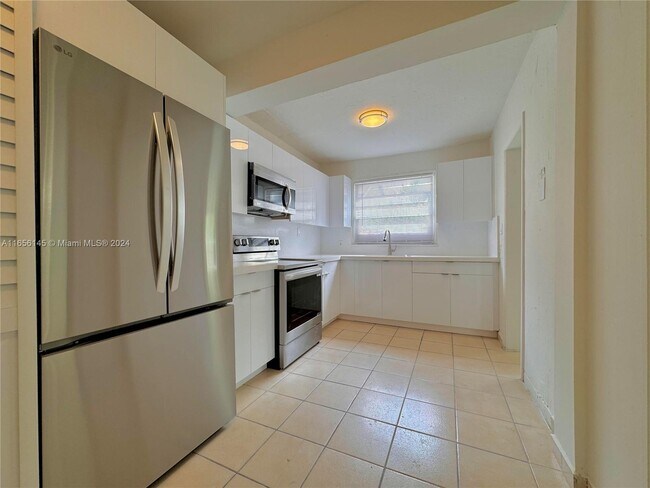 Building Photo - 211 NW 43rd Ave