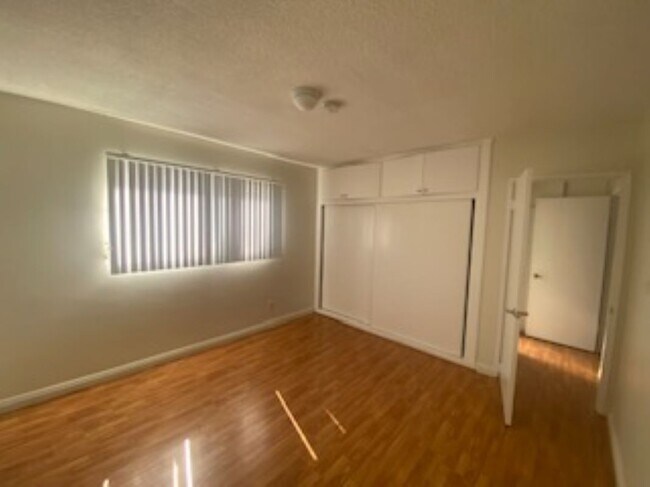 Foto del edificio - 626 E Chevy Chase Dr