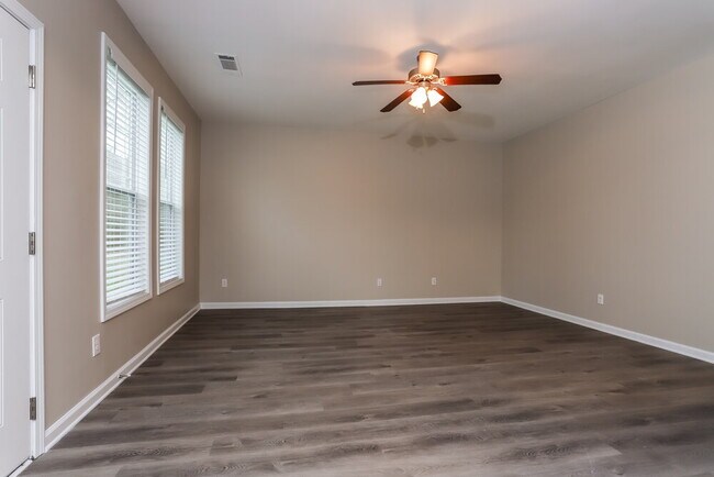 Foto del edificio - 1456 Arbor Pl Dr