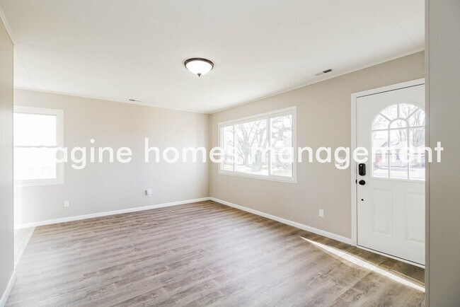 Foto del edificio - FREE MARCH RENT!!! Pet Friendly, Centrally...