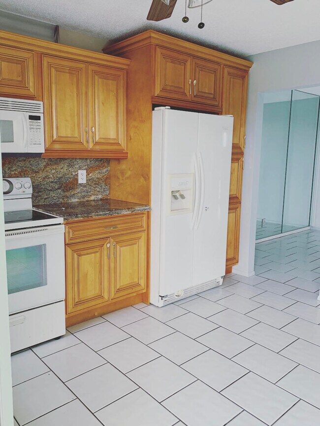 Building Photo - 3465 Via Poinciana