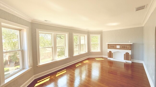 Building Photo - 10638 S Ave C