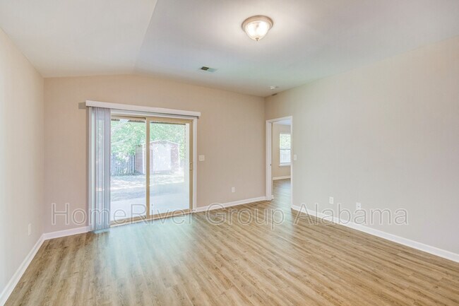 Building Photo - 200 Briar Ridge Ln