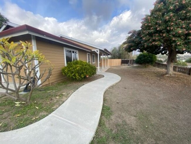 Building Photo - 2BR/1Bath Charming home in Vista