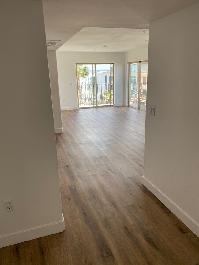 Building Photo - Oceanview Place in Little Italy